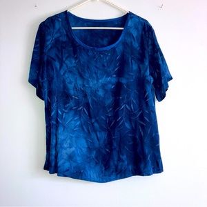 Blue linen & silk top unmarked and fabulous! This large short sleeve top…